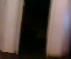 বড় সুন্দরী মহিলা, গুদে বাংলাচুদাচুদি গান হাত ঢোকানর,